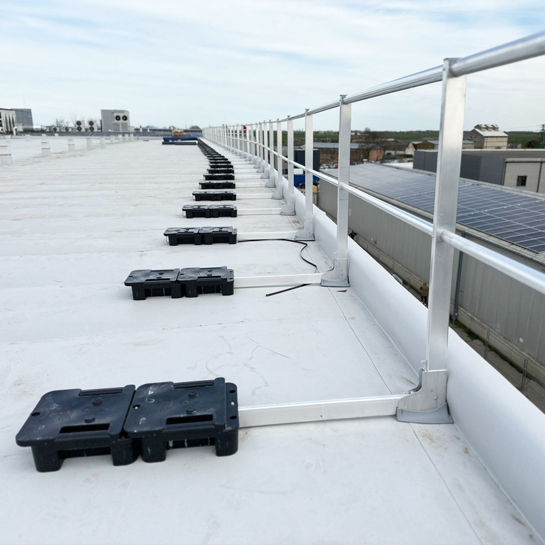 Maintenance of photovoltaic systems: safety according to GUARD railing 